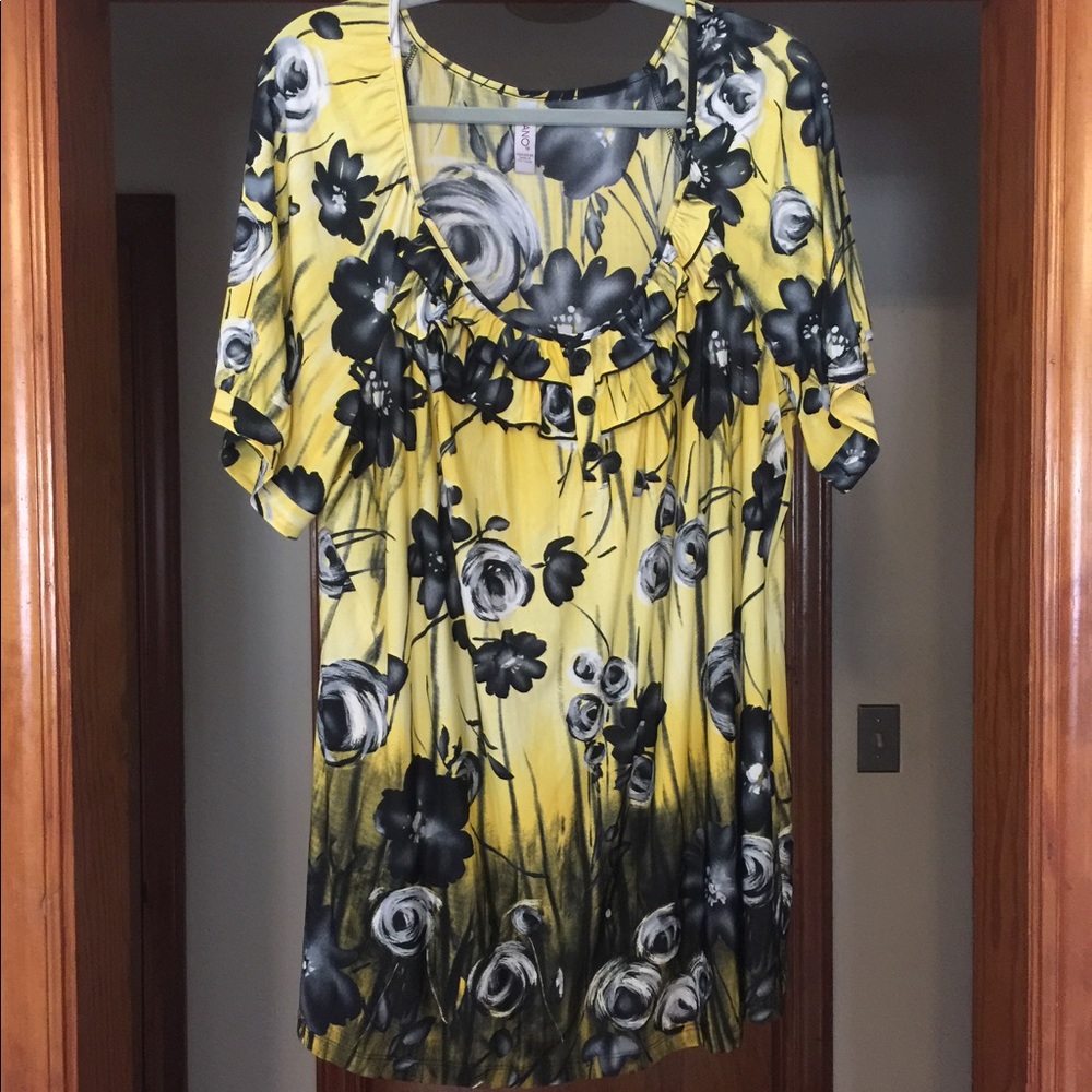Beautiful lightly used & new blouses 👚